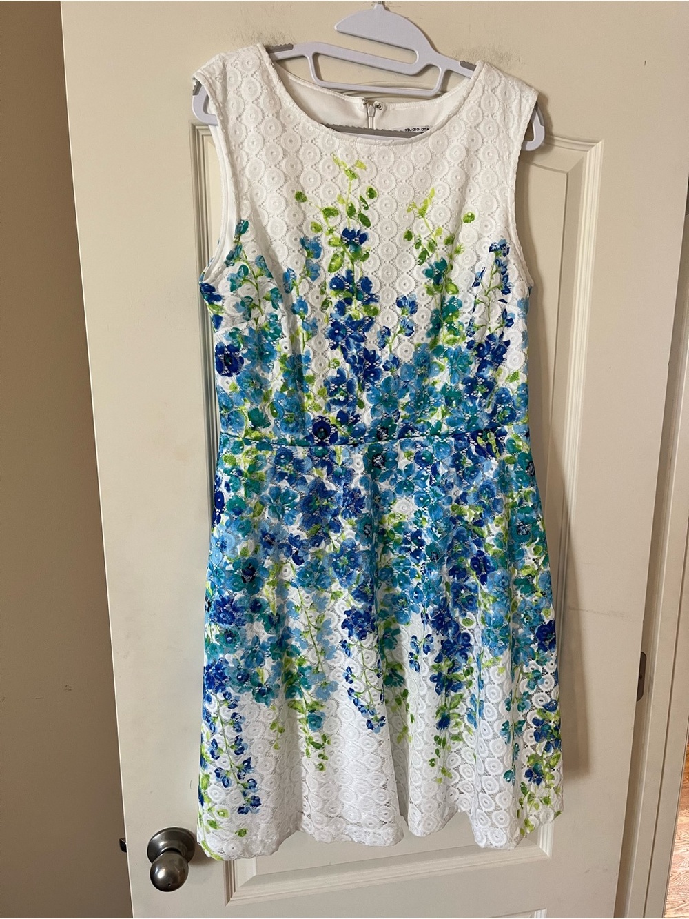 Studio One Sleeveless White Floral Fit-and-Flare Dress Women’s size 12